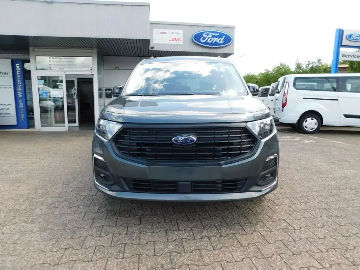 Neu Ford Tourneo Connect Titanium 122 PS (89 kW) 2026 Grau Van / Kleinbus