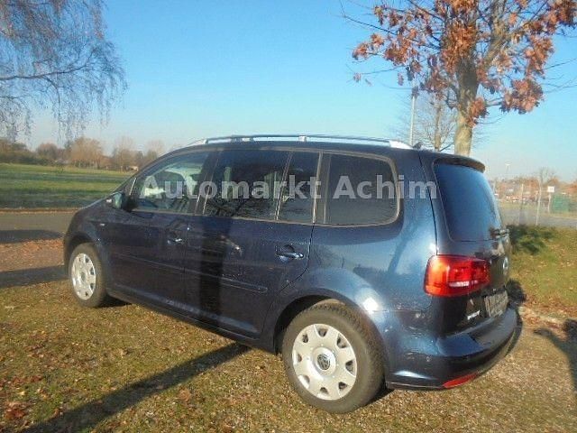 Gebraucht VW Touran Cup 140 PS (102 kW) 2014 Blau Van / Kleinbus