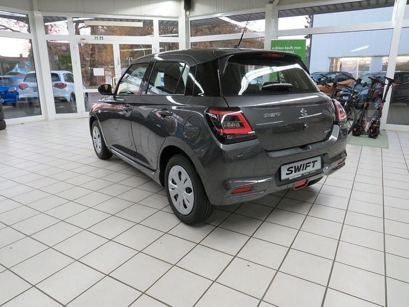 Neu Suzuki Swift Club 83 PS (61 kW) 2025 Grau Limousine