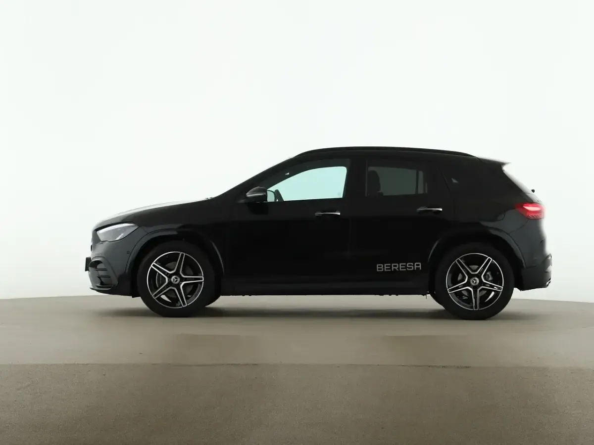 Gebraucht Mercedes GLA200 AMG 163 PS (119 kW) 2026 Schwarz SUV