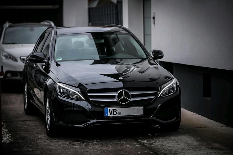 Schwarz Gebraucht 2015 Mercedes 190 Limousine | 12.000 € (Superpreis) - Bild 1/4