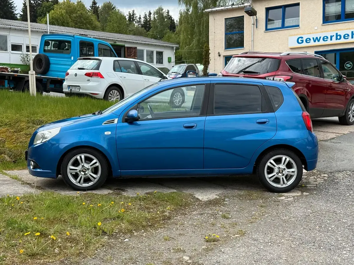 Gebraucht Chevrolet Aveo 102 PS (75 kW) 2011 Blau Kleinwagen