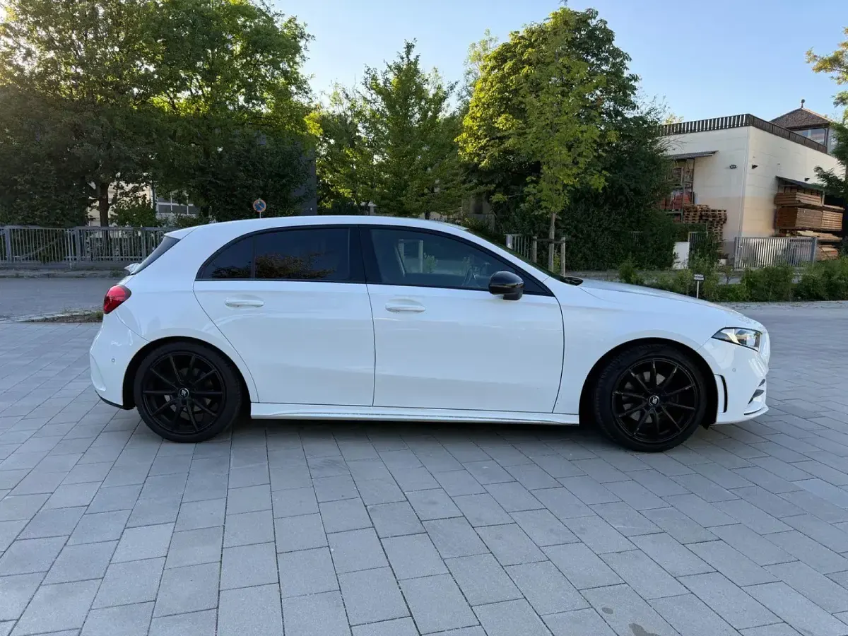 Gebraucht Mercedes A180 AMG 136 PS (100 kW) 2019 Weiß Limousine