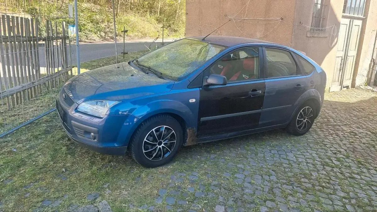 Gebraucht Ford Focus 101 PS (74 kW) 2006 Blau Limousine