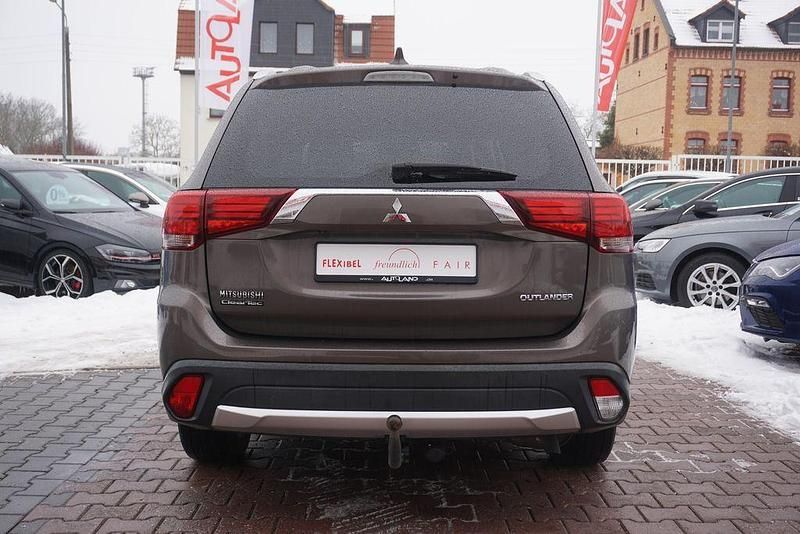 Gebraucht Mitsubishi Outlander 150 PS (110 kW) 2018 Granitbraun metallic (metallic) SUV