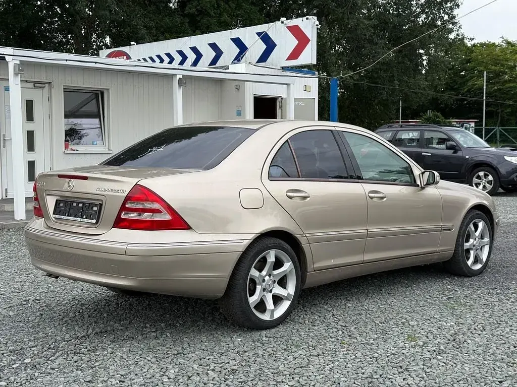 Gebraucht Mercedes C180 143 PS (105 kW) 2003 Beige Limousine