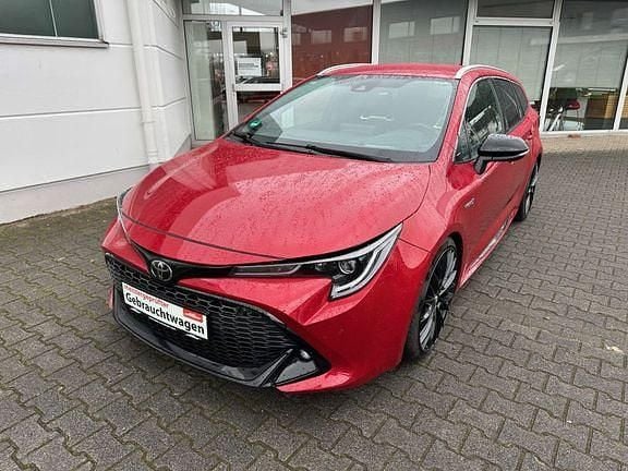 Karminarot metallic Gebraucht 2020 Toyota Corolla Basis Kombi | 21.900 € (Fairer Preis) - Bild 1/4