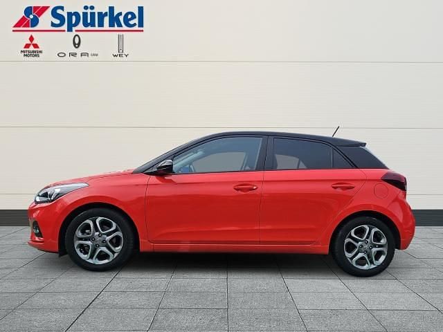 Gebraucht Hyundai i20 Advantage 101 PS (74 kW) 2020 Rot Limousine