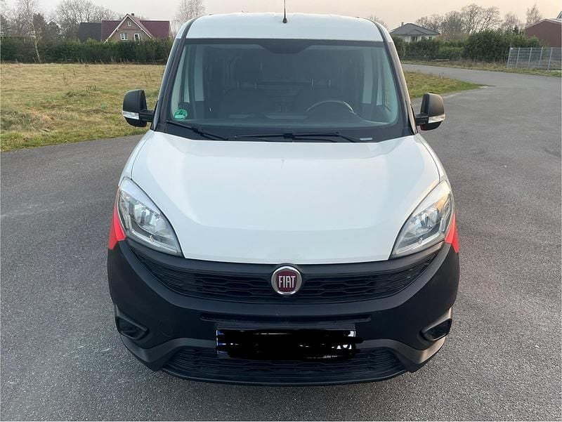 Gebraucht Fiat Doblò 95 PS (69 kW) 2018 Weiß Van / Kleinbus