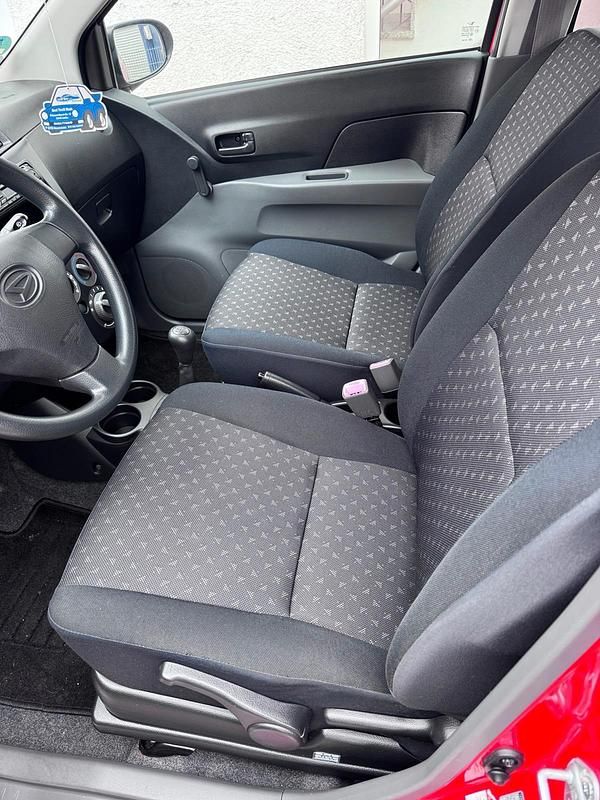 Gebraucht Daihatsu Cuore 70 PS (51 kW) 2009 Rot Kleinwagen