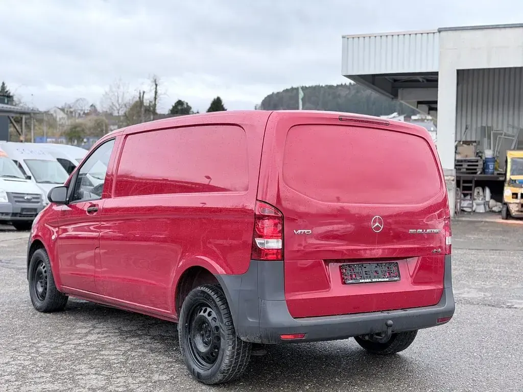 Gebraucht Mercedes Vito 163 PS (119 kW) 2015 Rot Van