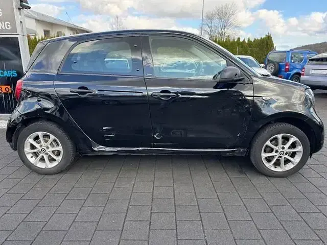 Używany Smart ForFour Basis 71 KM (52 kW) 2019 Czarny Hatchback