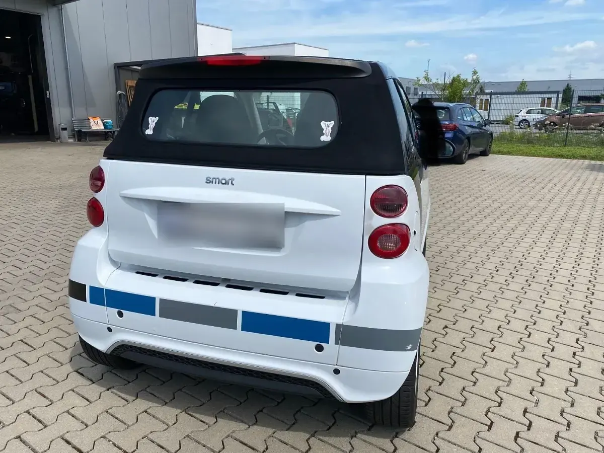 Gebraucht Smart ForTwo Cabrio 84 PS (61 kW) 2012 Weiß Cabrio