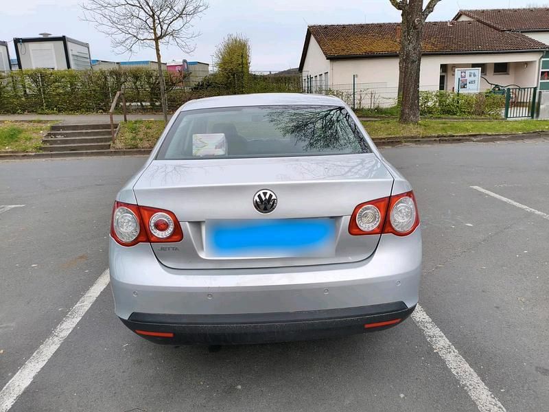 Gebraucht VW Jetta 102 PS (75 kW) 2007 Grau Limousine