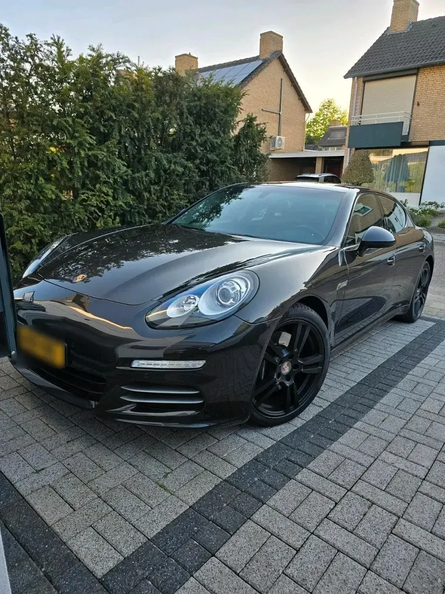 Gebraucht Porsche Panamera 310 PS (228 kW) 2014 Schwarz Kleinwagen