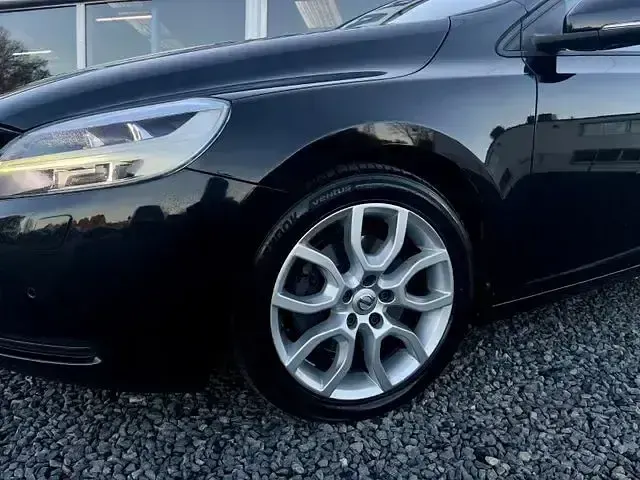 Usata Volvo V40 Momentum 310 CV (228 kW) 2016 Nero Berlina