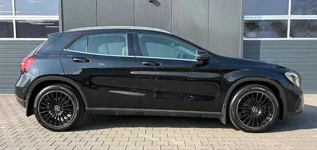 Gebraucht Mercedes GLA200 136 PS (100 kW) 2018 Schwarz SUV