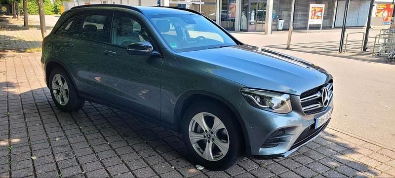 Grau Gebraucht 2018 Mercedes GLC250 AMG line SUV | 31.000 € (Fairer Preis) - Bild 1/4