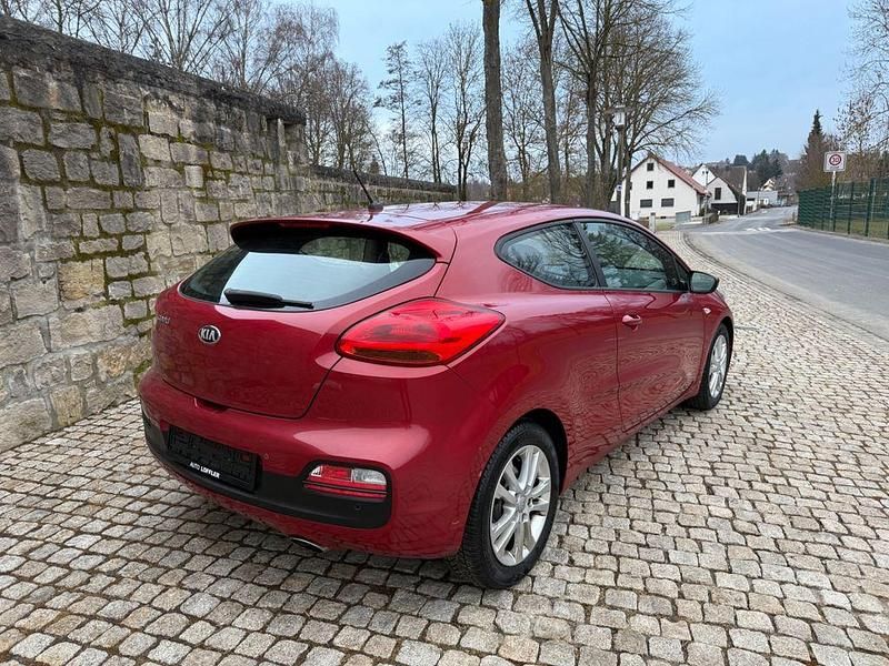 Gebraucht Kia Ceed Platinum Edition 135 PS (99 kW) 2013 Rot Kleinwagen