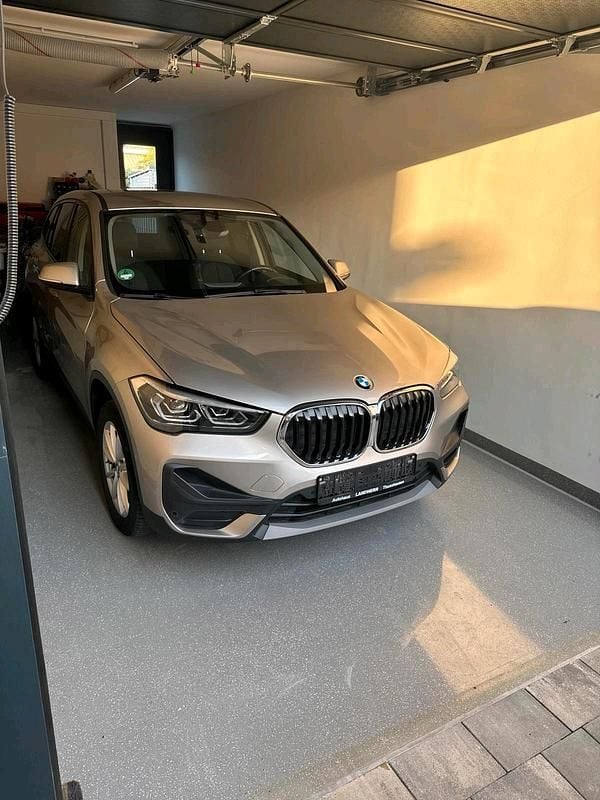 Grau Gebraucht 2021 BMW X1 xLine SUV | 24.050 € (Superpreis) - Bild 1/4