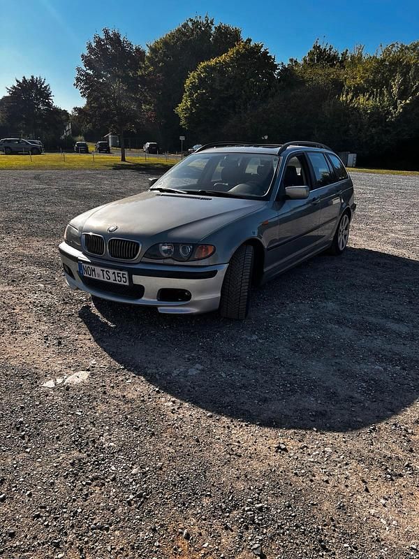 Silber Gebraucht 2004 BMW 330 Kombi | 1.800 € (Superpreis) - Bild 1/4