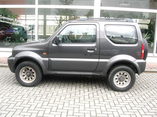 Dunkel grau metallic Gebraucht 2012 Suzuki Jimny Club SUV | 10.400 € (Fairer Preis) - Bild 1/1