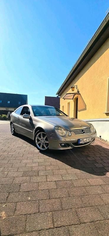 Silber Gebraucht 2007 Mercedes C180 Coupé | 3.000 € (Fairer Preis) - Bild 1/4
