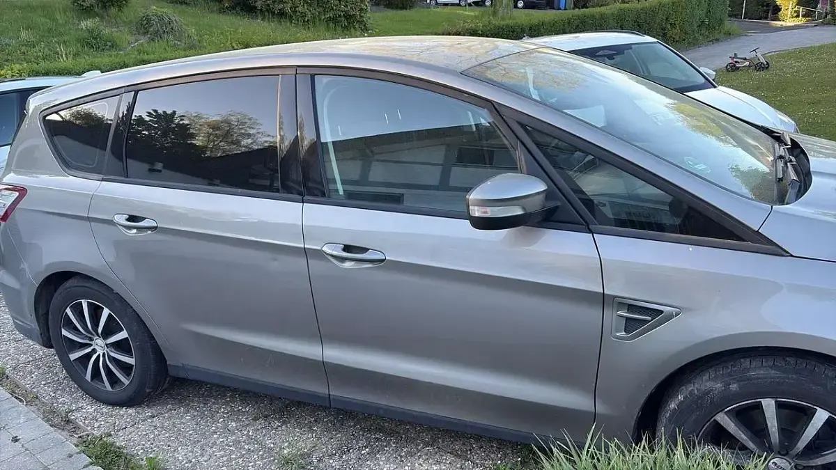 Käytetty Ford S-MAX Trend 150 HP (110 kW) 2016 Harmaa Tila-auto