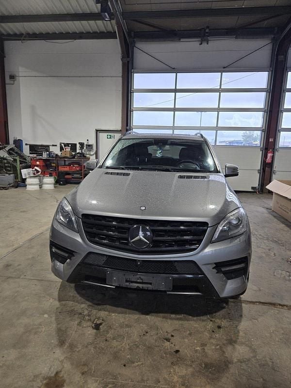 Grau Gebraucht 2014 Mercedes ML350 AMG SUV | 12.990 € (Guter Preis) - Bild 1/4