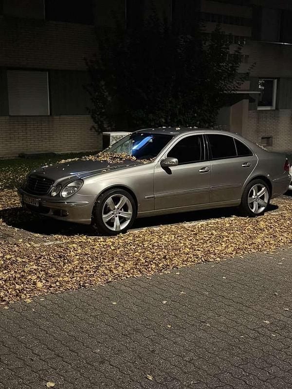 Gebraucht 2006 Mercedes E220 Avantgarde Limousine | 3.900 € (Fairer Preis) - Bild 1/4