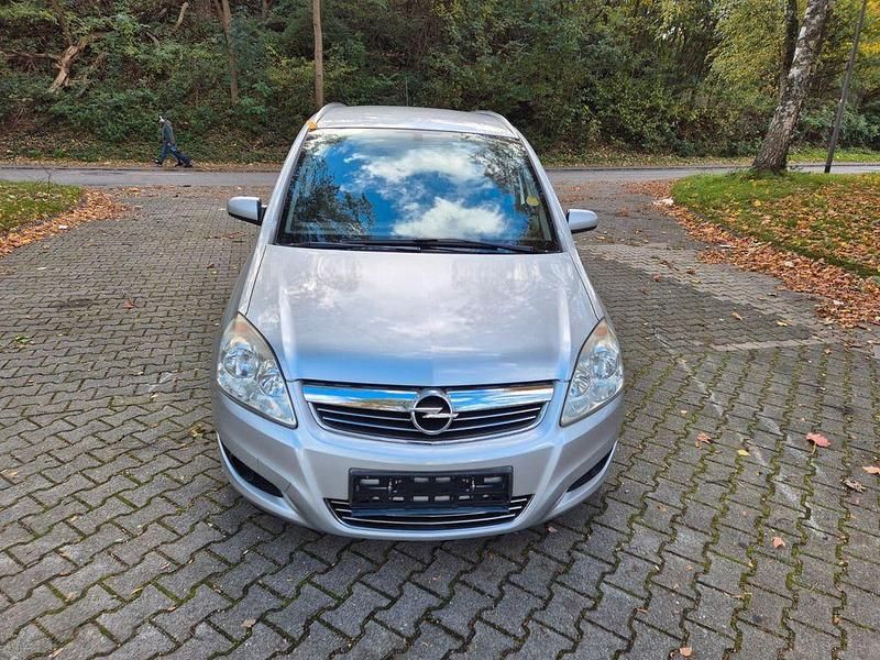 Silber Gebraucht 2008 Opel Zafira Edition Van / Kleinbus | 3.999 € (Etwas zu teuer) - Bild 1/4