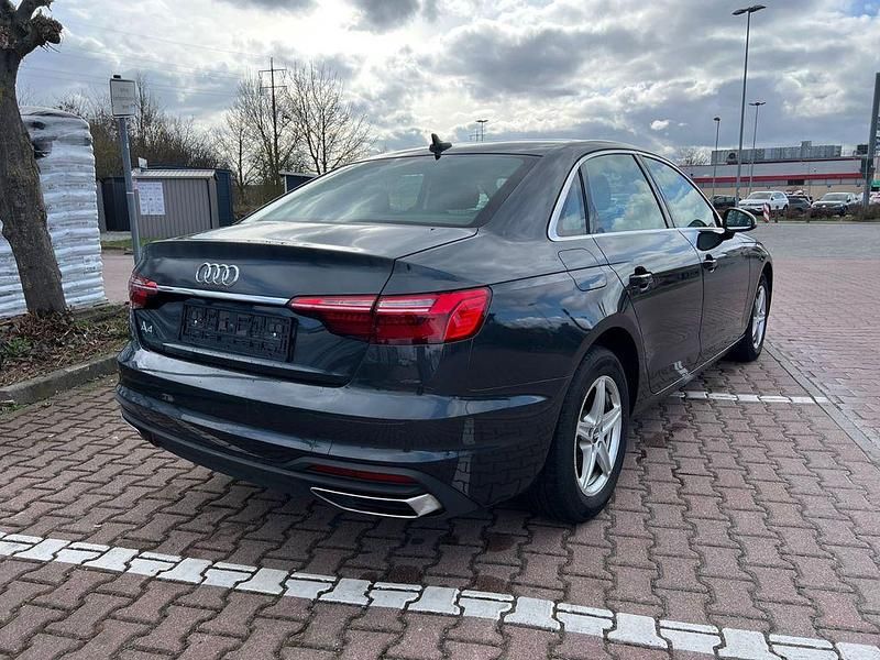 Gebraucht Audi A4 Advanced 136 PS (100 kW) 2021 Grau Limousine