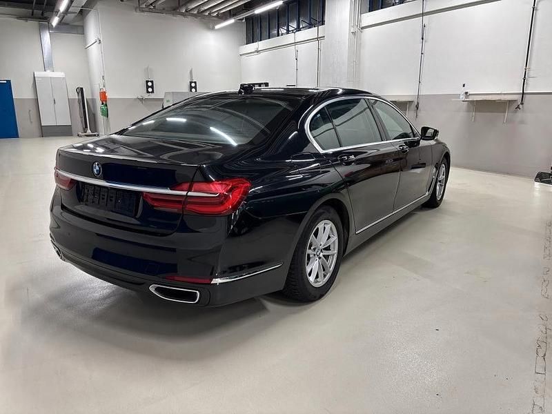 Gebraucht BMW 730 265 PS (194 kW) 2017 Saphirschwarz Limousine