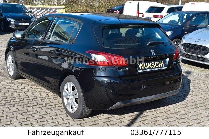 Gebraucht Peugeot 308 Active 131 PS (96 kW) 2017 Schwarz Limousine
