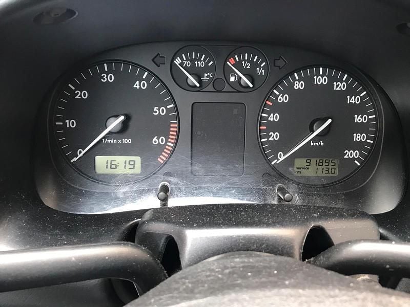 Second-hand VW Polo Match 60 CP (44 kW) 1999 Gri Hatchback