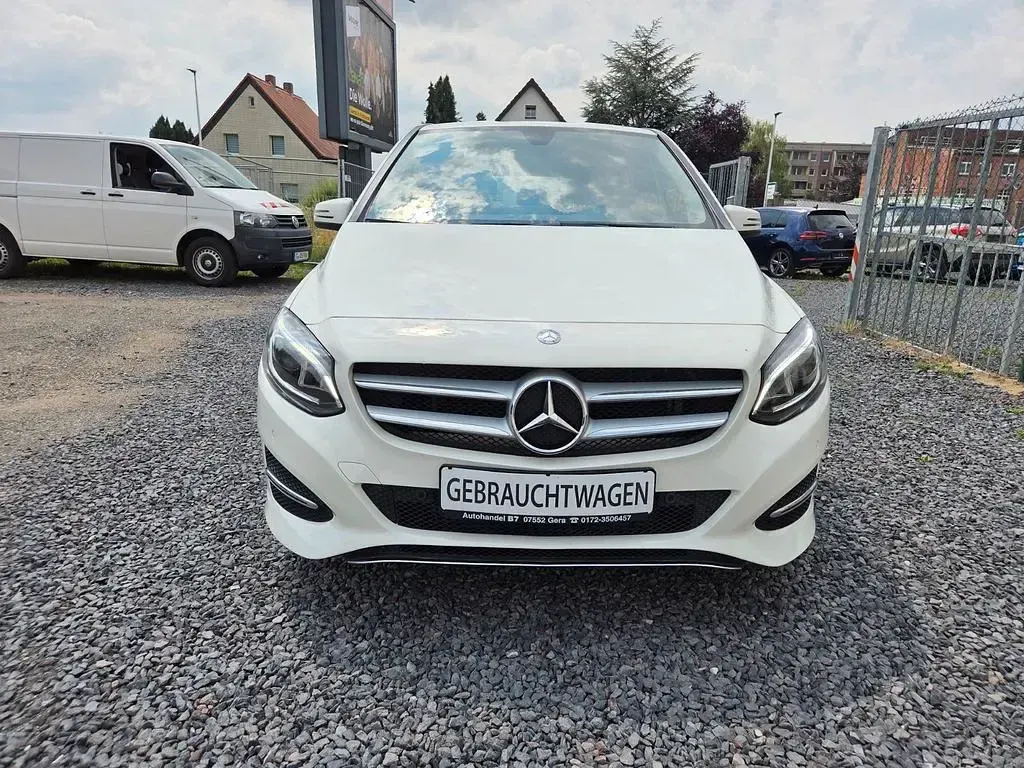 Gebraucht Mercedes B180 109 PS (80 kW) 2016 Weiß Kleinwagen