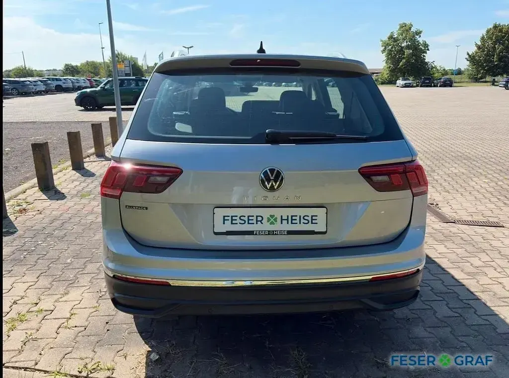 Gebraucht VW Tiguan Life 150 PS (110 kW) 2025 Silber SUV