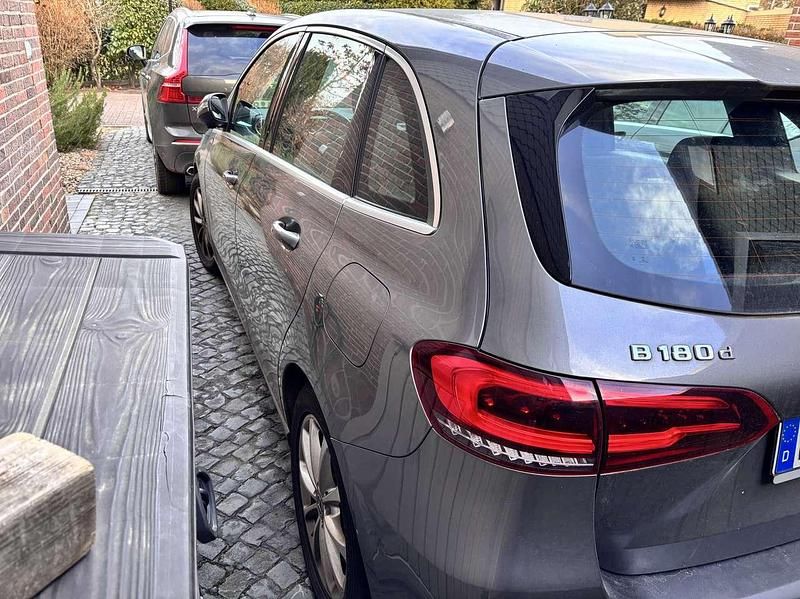 Gebraucht Mercedes B180 Progressive 116 PS (85 kW) 2019 Van / Kleinbus