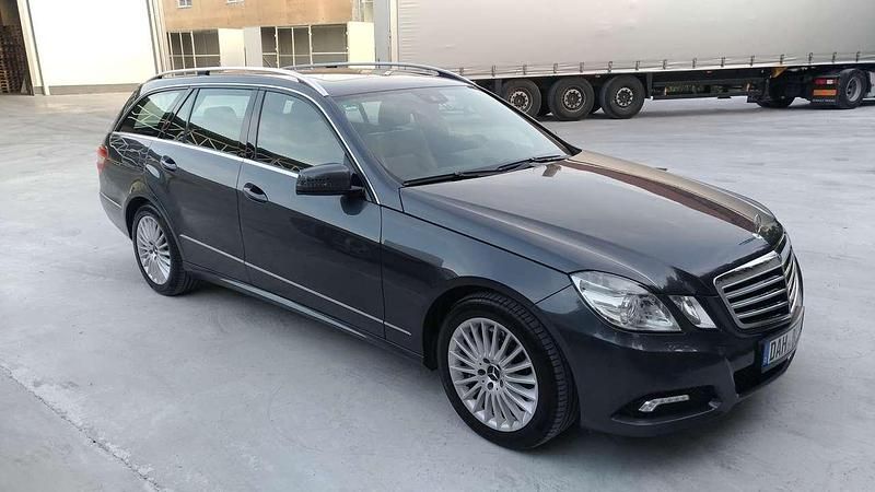 Gebraucht Mercedes E500 Avantgarde 387 PS (284 kW) 2010 Grau Kombi