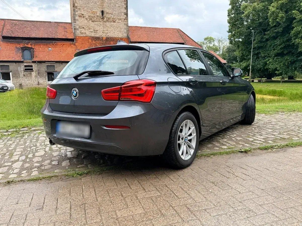 Gebraucht BMW 116 Advantage 116 PS (85 kW) 2018 Grau Kleinwagen