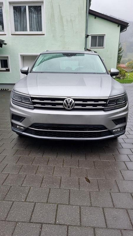 Silber Gebraucht 2018 VW Tiguan Highline SUV | 25.000 € (Fairer Preis) - Bild 1/4