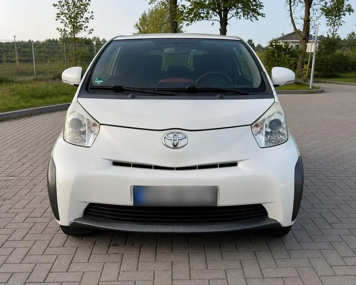 Second-hand Toyota iQ 68 CP (50 kW) 2011 Alb Hatchback