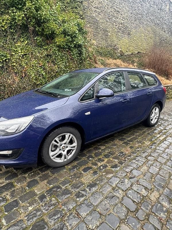 Gebraucht Opel Astra 110 PS (80 kW) 2014 Blau Kombi