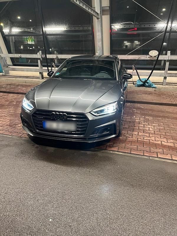 Grau Gebraucht 2017 Audi A5 Sportback S-Line Kleinwagen | 35.000 € - Bild 1/4