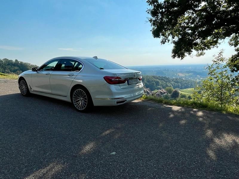 Gebraucht BMW 730 265 PS (194 kW) 2016 Weiß Limousine