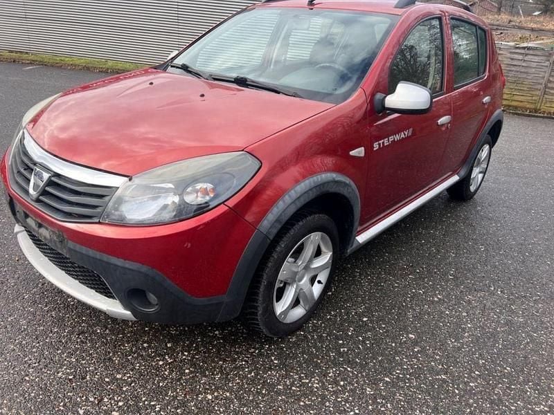 Rot Gebraucht 2011 Dacia Sandero Stepway Kleinwagen | 3.500 € (Fairer Preis) - Bild 1/4