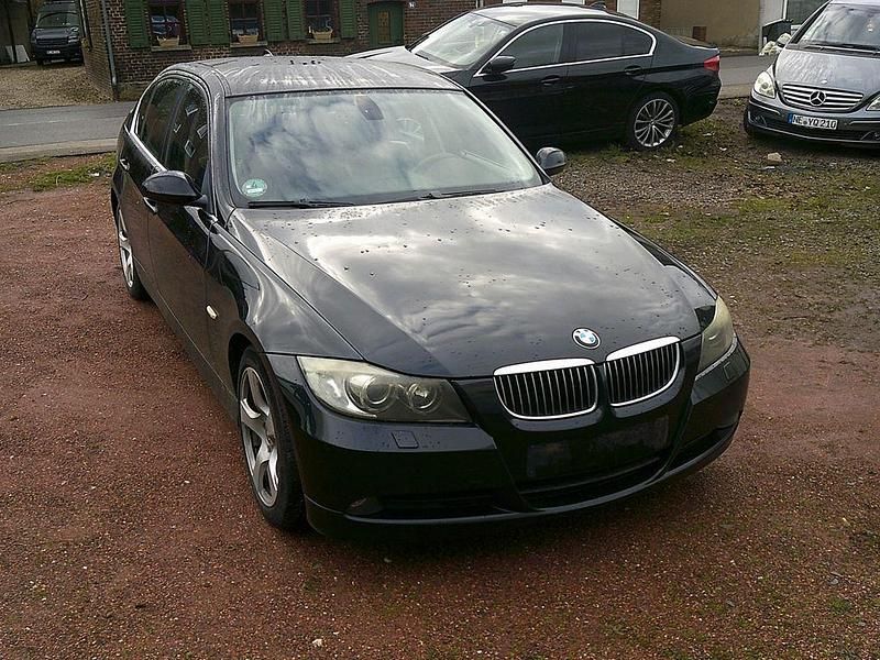 Gebraucht BMW 325 218 PS (160 kW) 2008 Schwarz Limousine