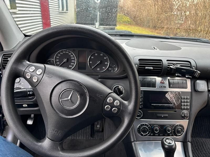 Gebraucht Mercedes C160 122 PS (89 kW) 2005 Blau Coupé