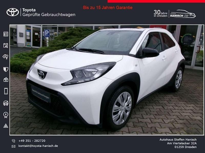 Schneeweiß Gebraucht 2022 Toyota Aygo Play Kleinwagen | 13.490 € (Guter Preis) - Bild 1/4