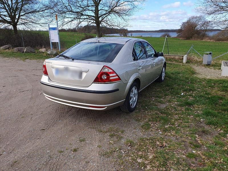 Gebraucht Ford Mondeo Ghia 110 PS (80 kW) 2005 Beige Limousine